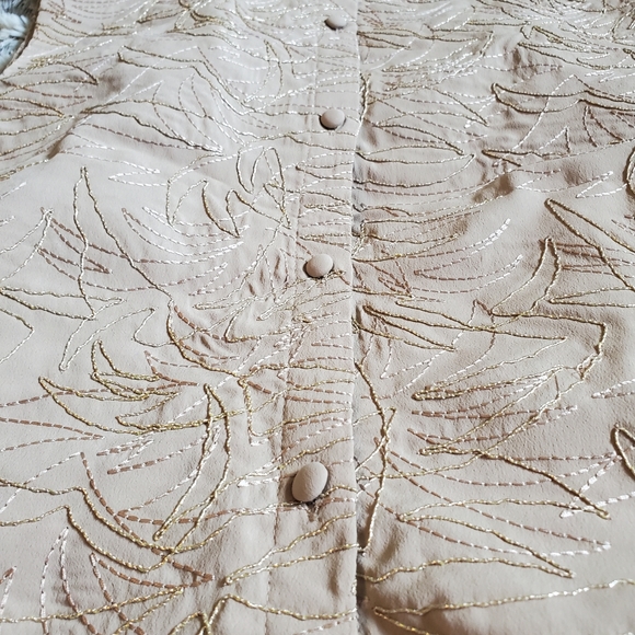 Express sleeveless top- Sz SM - Tan/Cream w/ gold - Picture 3 of 6